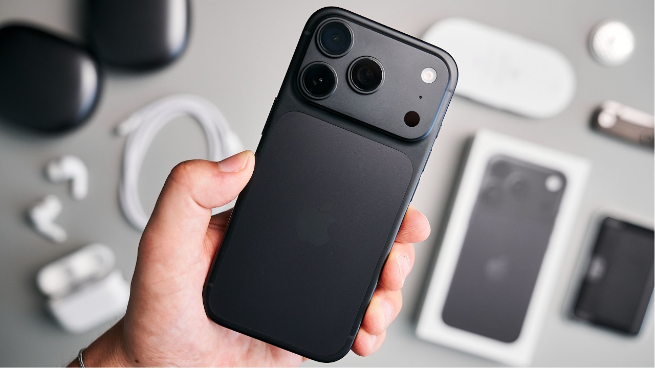 Распаковка и аксессуары для iPhone 18 Pro в цвете &laquo;Глубокий черный&raquo;!