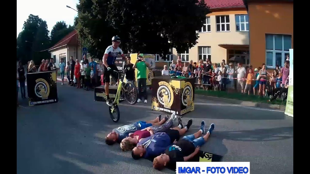 J&aacute;n Koči&scaron; na koles&aacute;ch proti rakovine v Hn&uacute;&scaron;ti