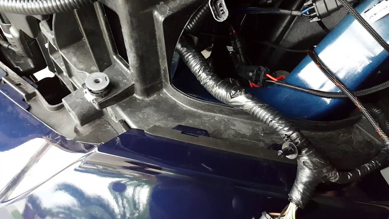 Retroshop HID install 2015 RAM with projectors