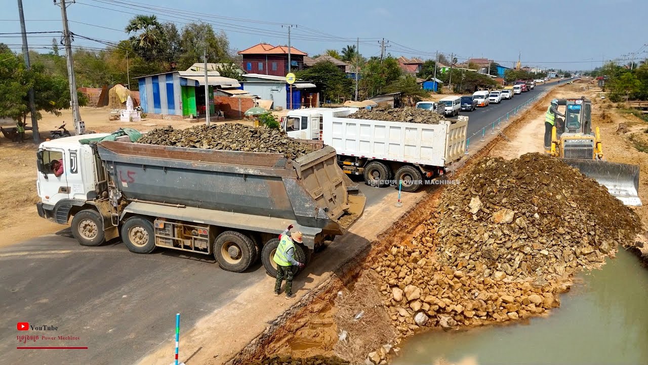 Fantastic First Start project! Standard​ Extending Surface Road Using Many​ 25ton Truck & Dozer Fill