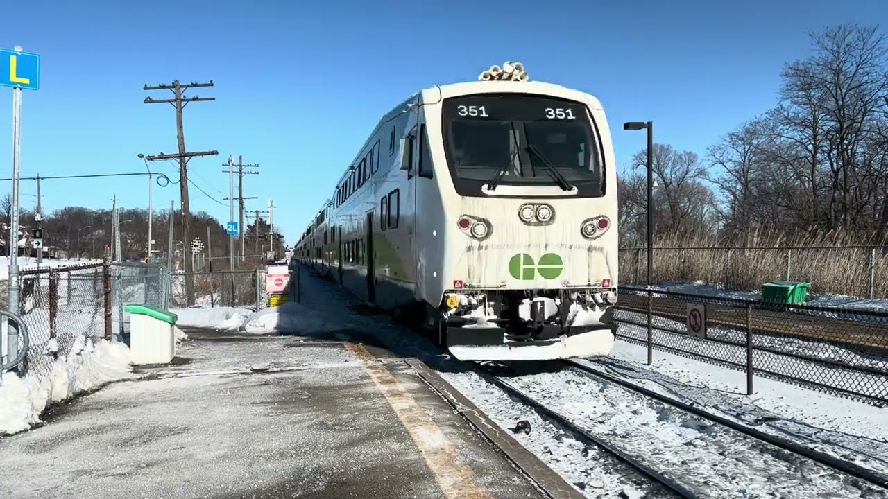 GO Train Arriving at Rouge Hill Station