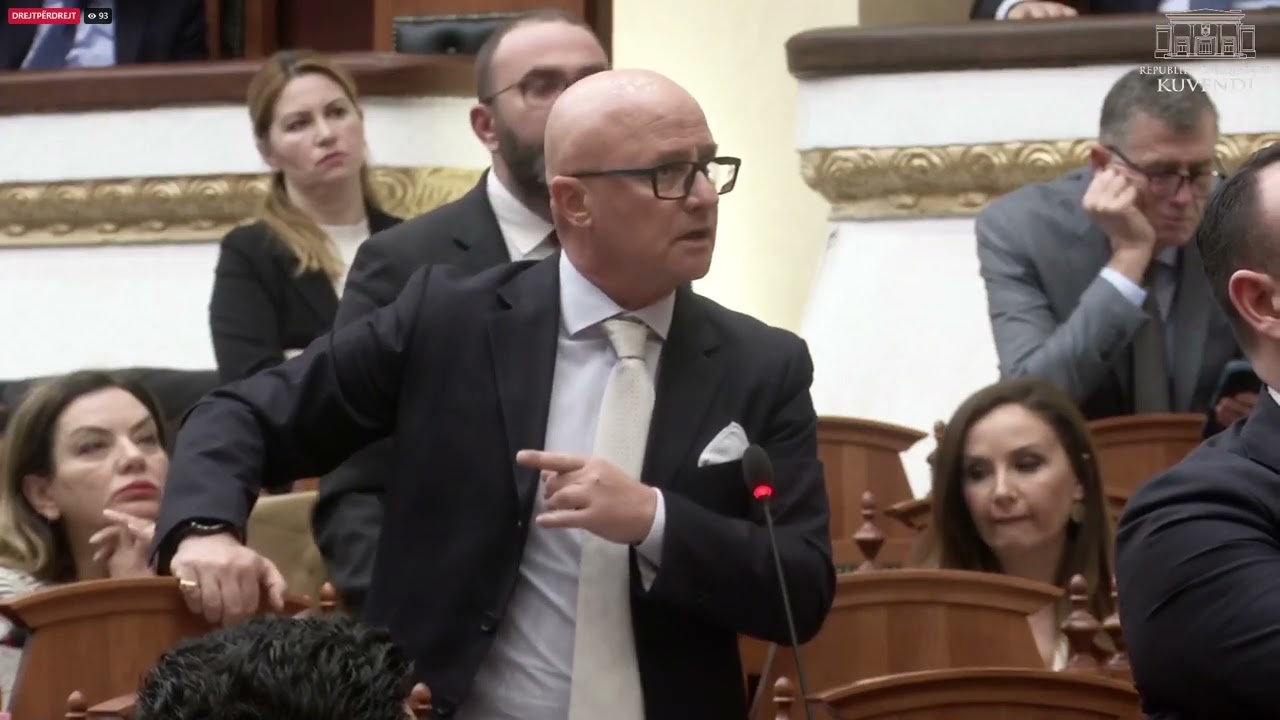 Top Channel/ Strazimiri akuzon Pelshin: Ti po e kthen këtë Kuvend në konflikt fizik, ky rrugaç...