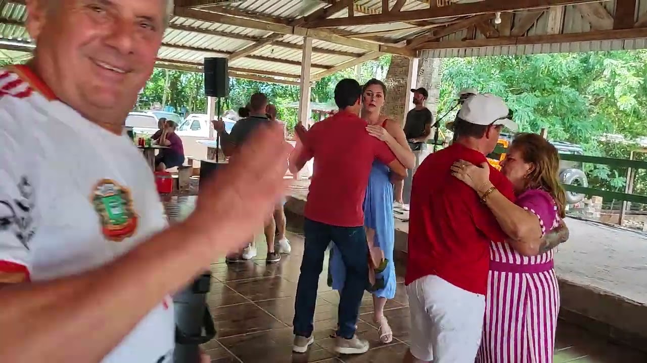 Com animação do gaiteiro Paulo Lotarman, foi nesse tranco o Matinê no Balneário Martini.