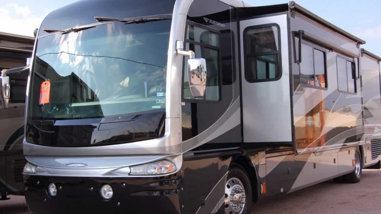 2006 FLEETWOOD REVOLUTION LE -40E 400HP
