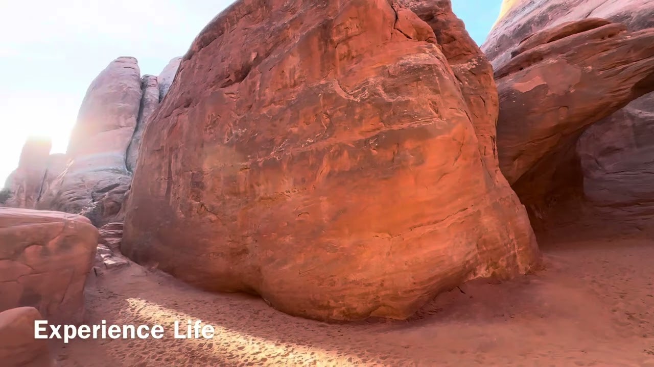 Sand Dune Arch Delight: 360&deg; Views and Red Sand Adventures at Arches National Park