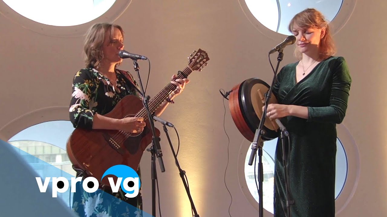 The Lasses - Hunter Moon (live)