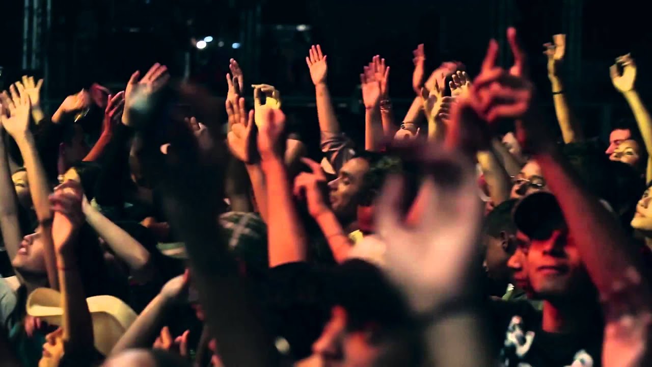 Fred & Gustavo - Ela Tá Dançando - (OFICIAL) 2012