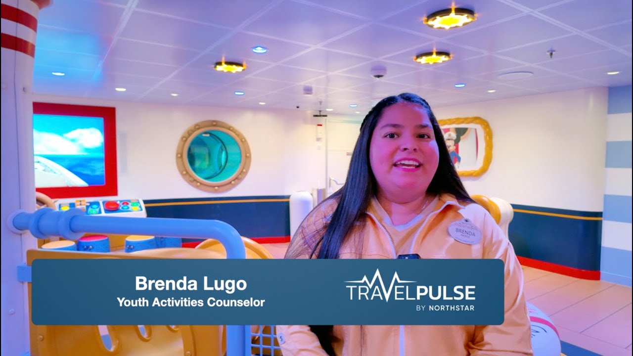 Члены экипажа круизного лайнера Disney Cruise Line обсуждают работу и жизнь на борту лайнера Disn...