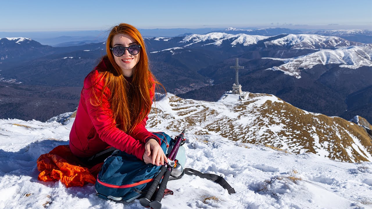 Cum ajungi Iarna la Crucea Caraiman? | Imagini Incredibile cu Platoul Bucegilor Acoperit de Zăpadă