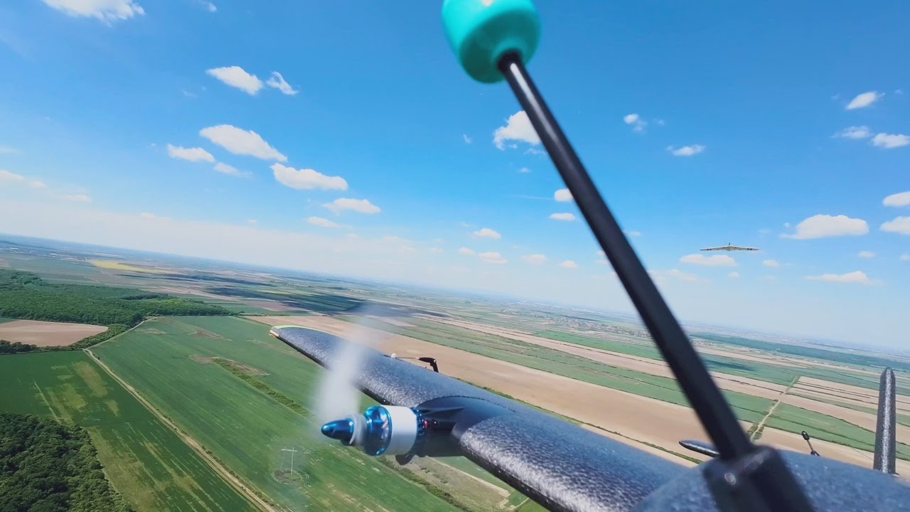 Flying with friends - Heewing T2 Cruza and Zeta FX-61