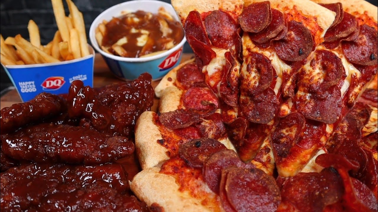 ASMR Pizza Hut Пицца с пепперони и сыром, DQ Honey BBQ Tenders, путин и картофель фри (мукбанг)
