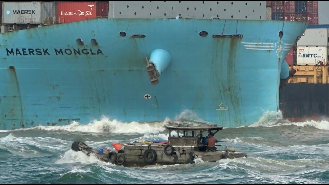Absolutely Beautiful! MAERSK MONGLA Carves a Perfect Turn in a Narrow River