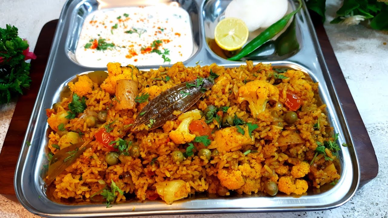 लग्नाच्या पंगतीतला मस्त वाफाळता चटकदार मसाले वाटणे भात | Masala vatana bhaat recipe | lunch | dinner