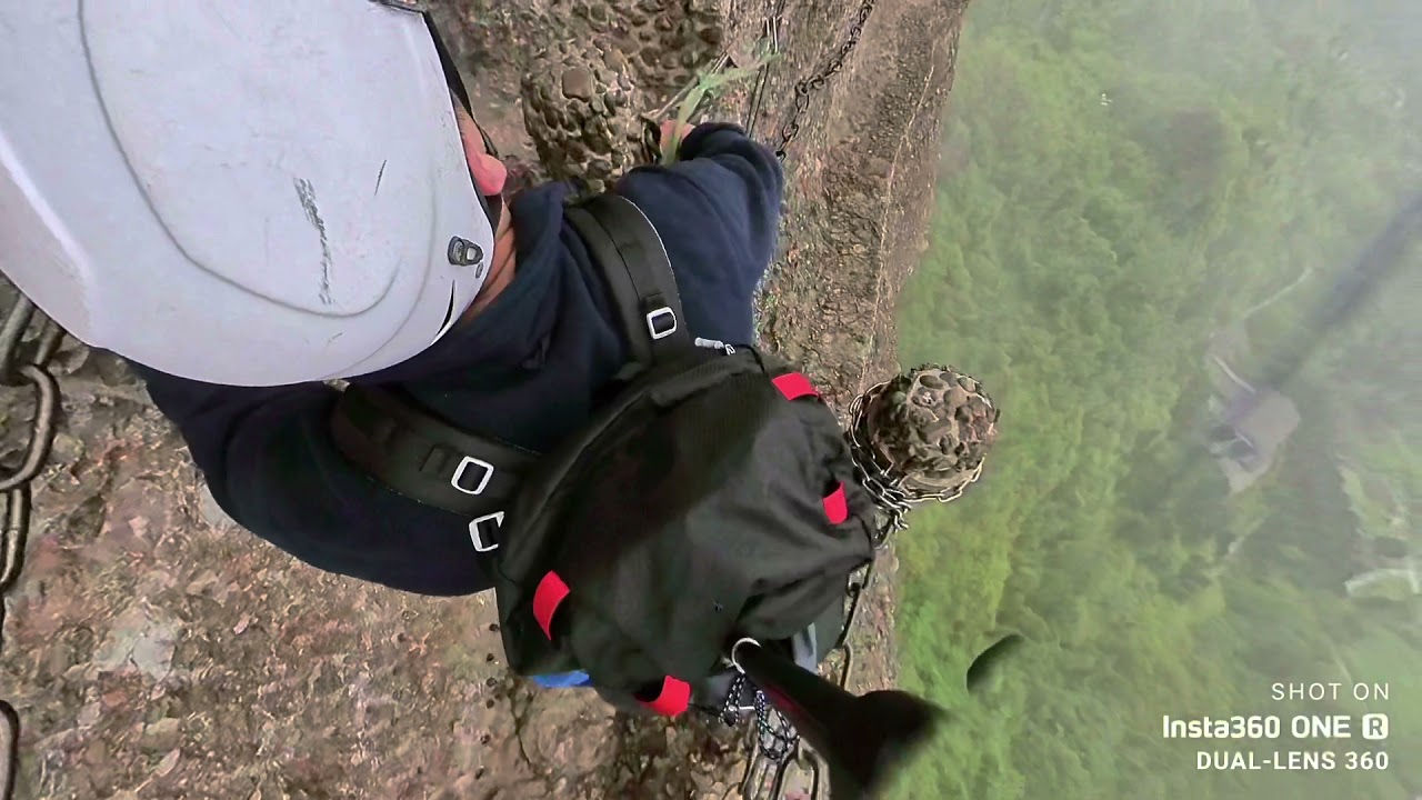 绝壁行走。 剑门山猿猱道