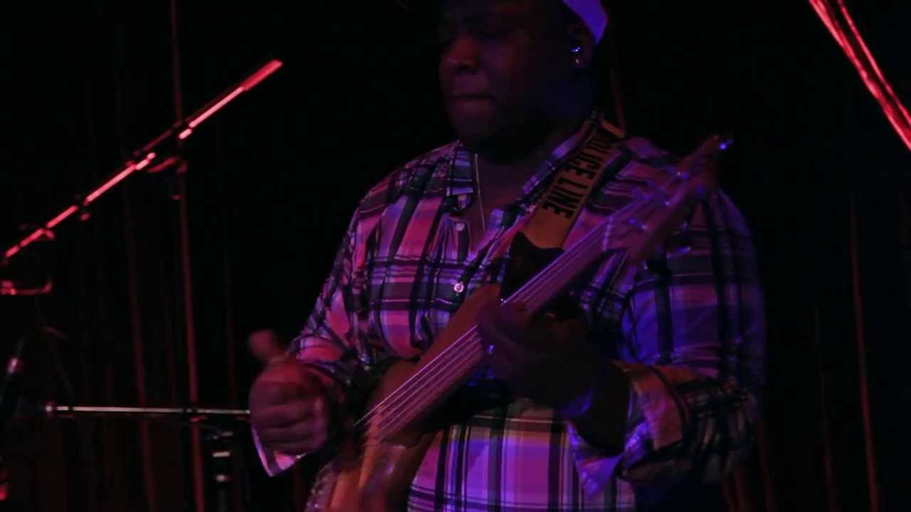 Papa Grows Funk - Amazing Bass Solo