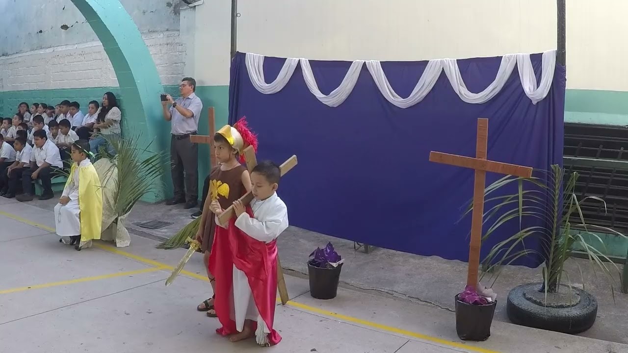 Primer viacrucis kinder Centro Escolar Catolico San Vicente de Paul Sonsonate