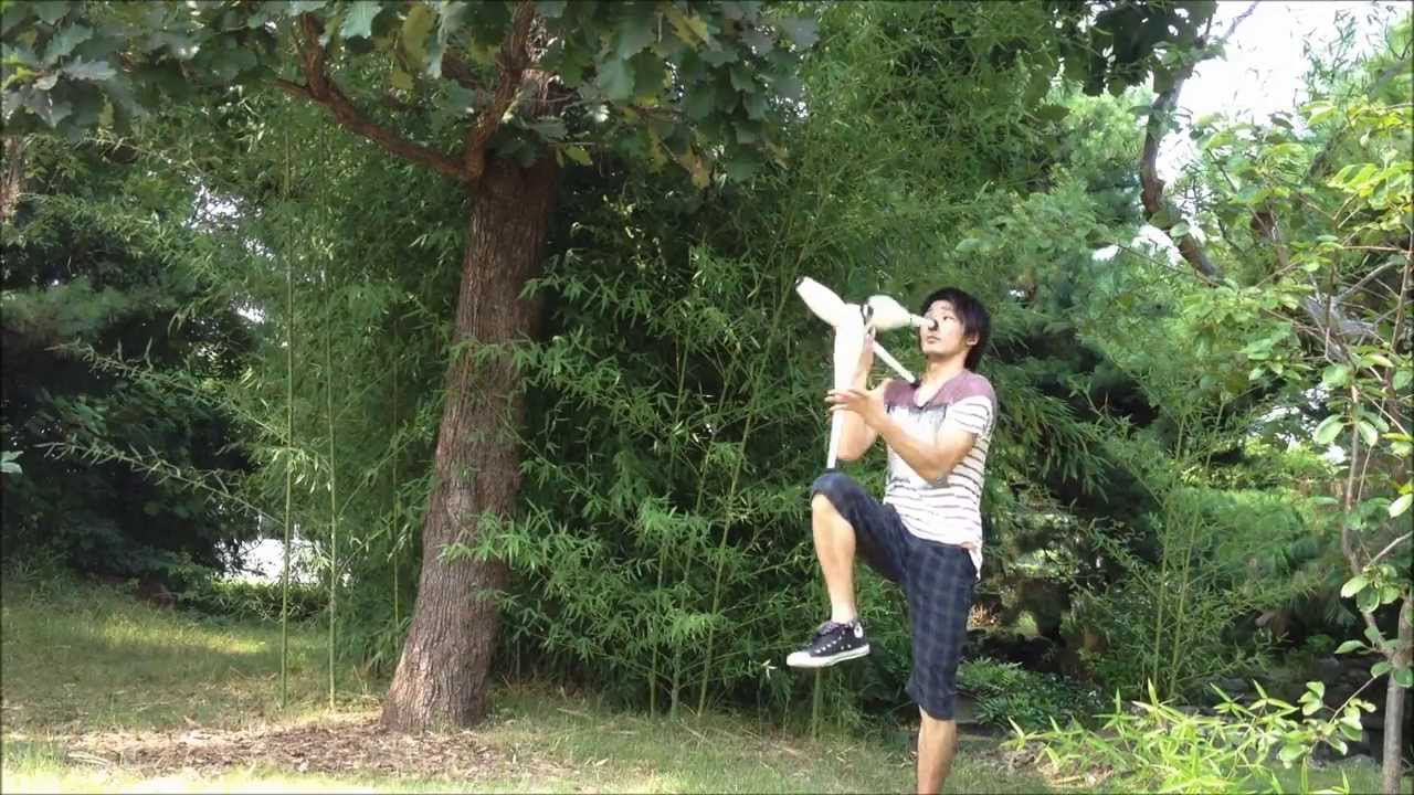 3 clubs juggling