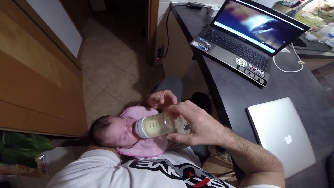 Tutorial dare il latte al neonato