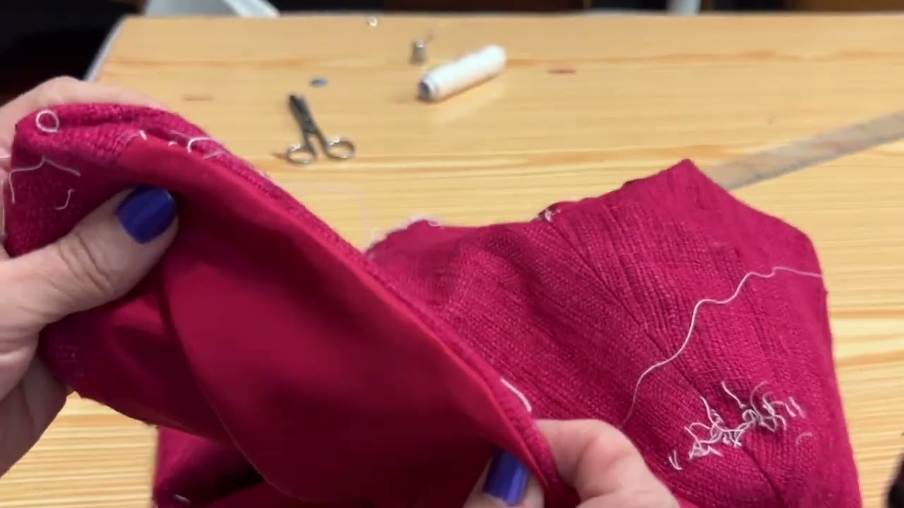 Terminamos de forrar la capelina de seda rústica #albertasoyyo #hautecouture #chanel #luxuryfashion 
