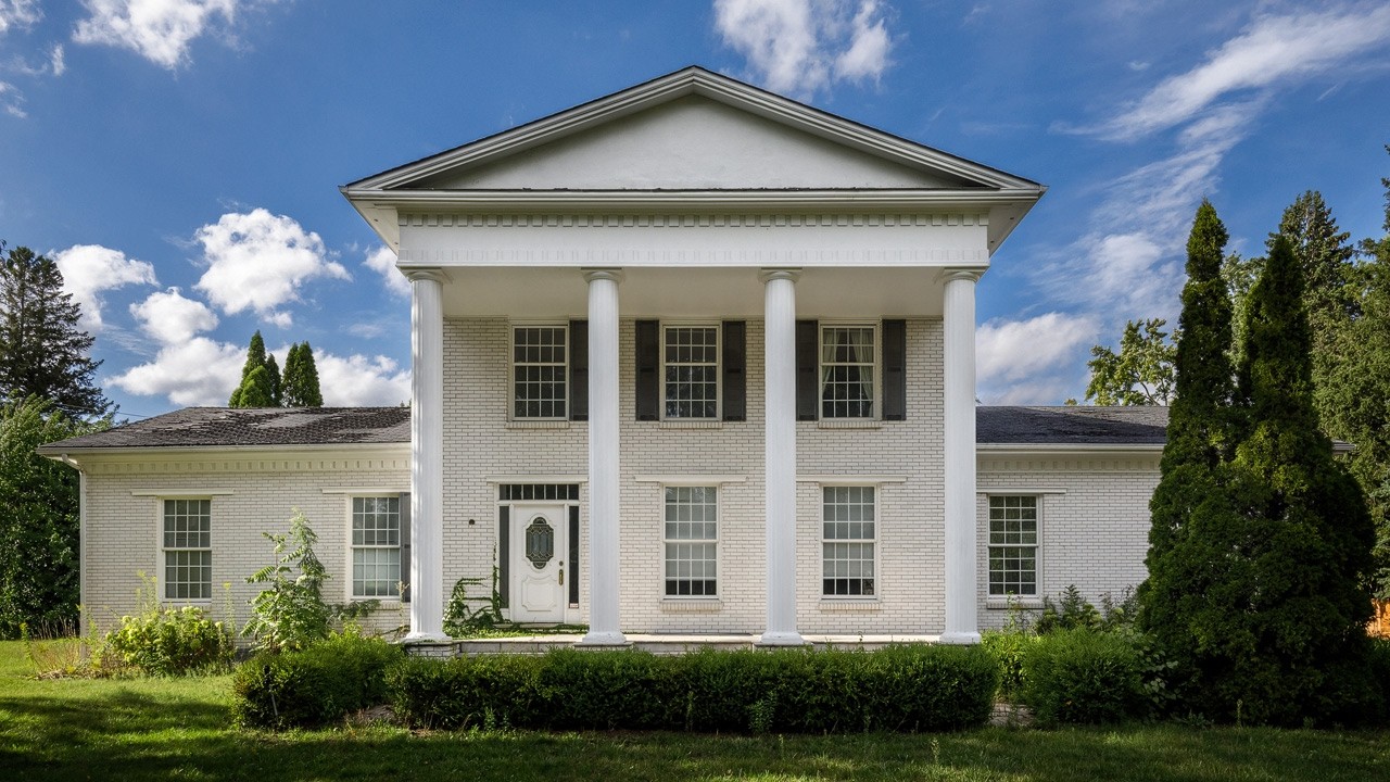 Was this ABANDONED Mansion Once Owned by a Drug Dealer!?