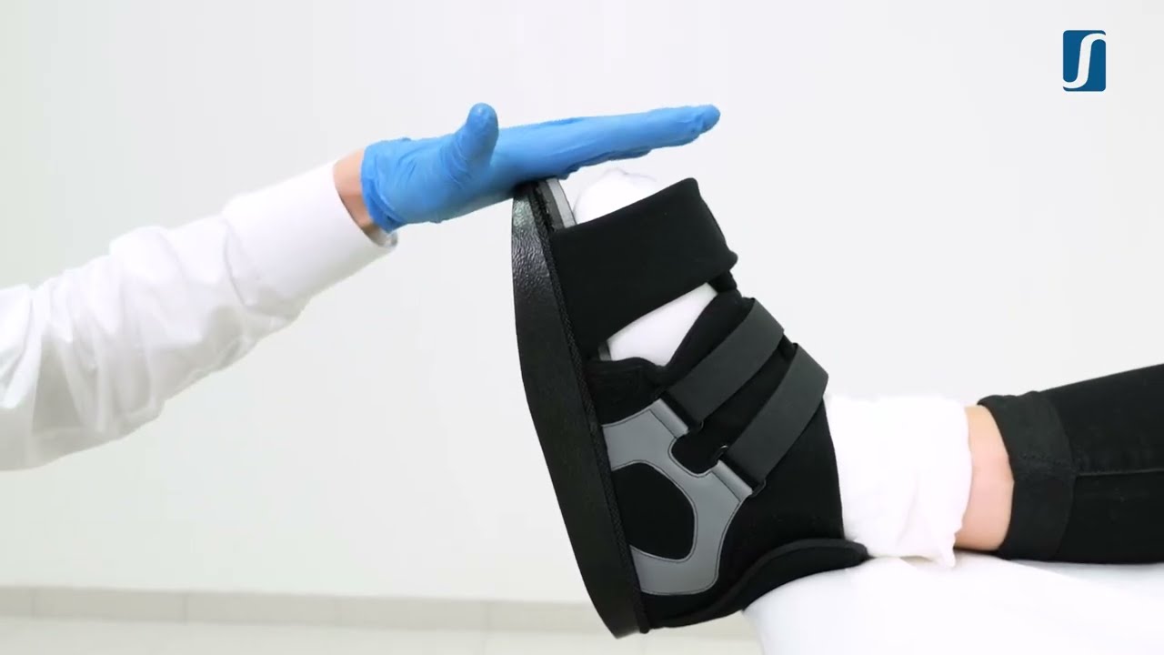 Fitting of a therapeutic shoe and adjusting the cubical cushion sole
