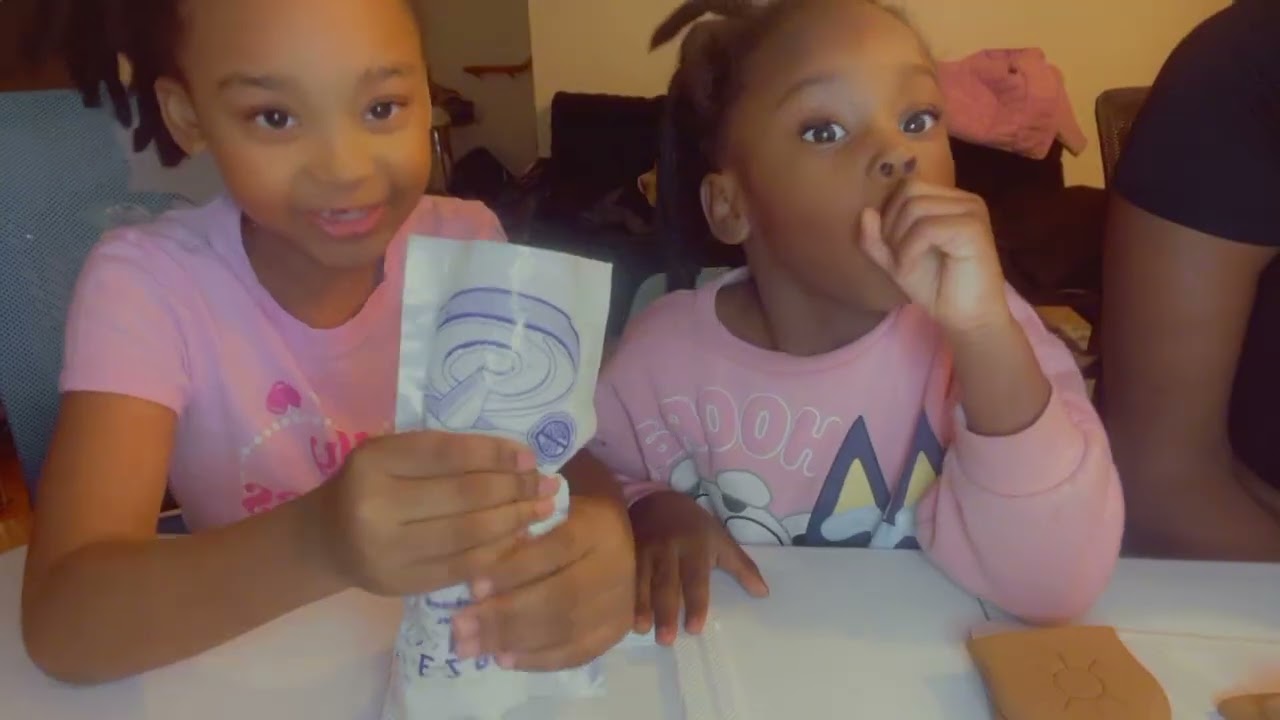 MAKING A GINGERBREAD TRAIN WITH A’S FUN TV