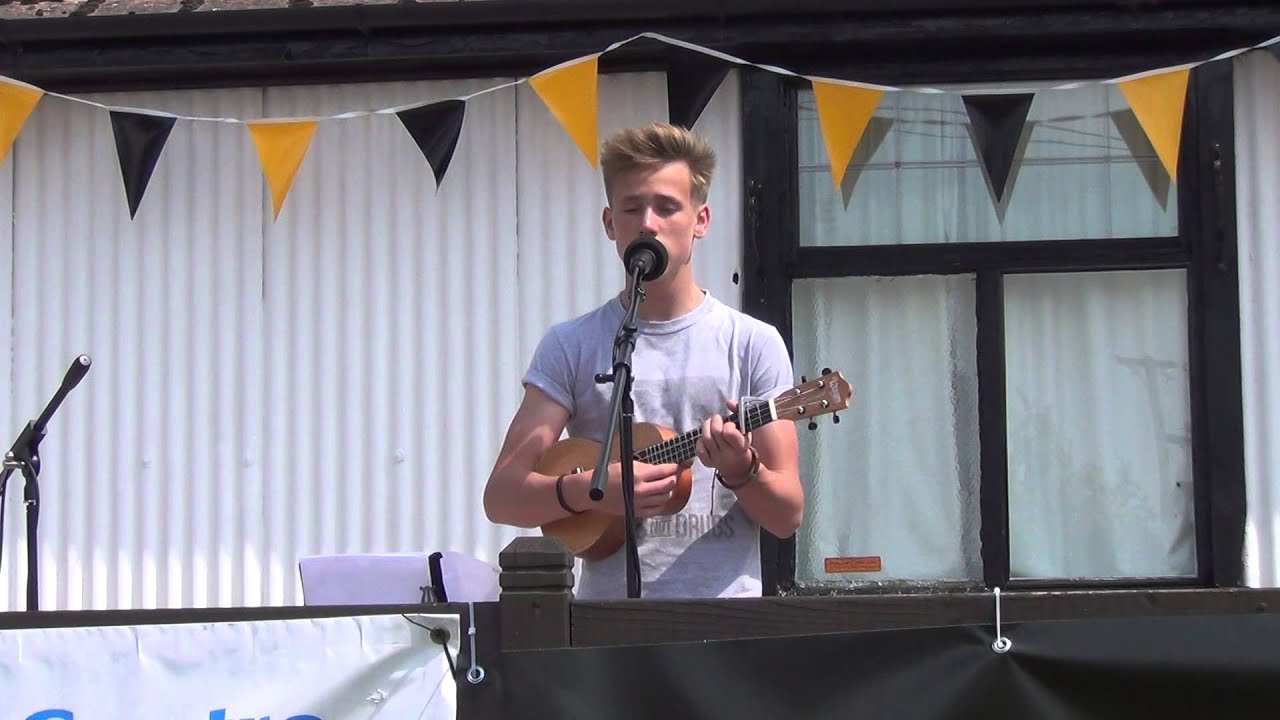 Dylan Kennerell Walters at N'Ukefest 2014