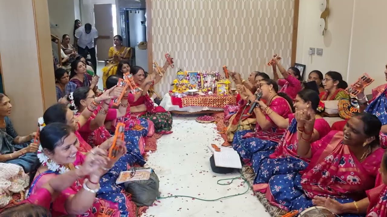 સુરત માં 🏵️કોઈથી નથી ડરવાના જેના રામ કરે રખવાળા 🏵️ લખેલું છે