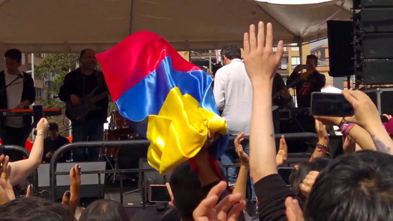 LA DERECHA - El puñal ( Un canto por Colombia, Paro Nacional 8D, Bogotá 2019-12-08 )