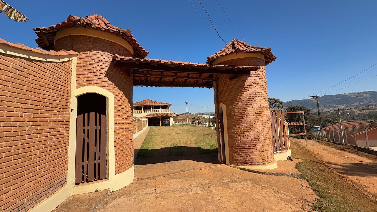 💥VENDIDO💥Chácara Castelinho em Estiva MG | 4.500 mts de terreno | Casa espetacular | 2 km da cidade