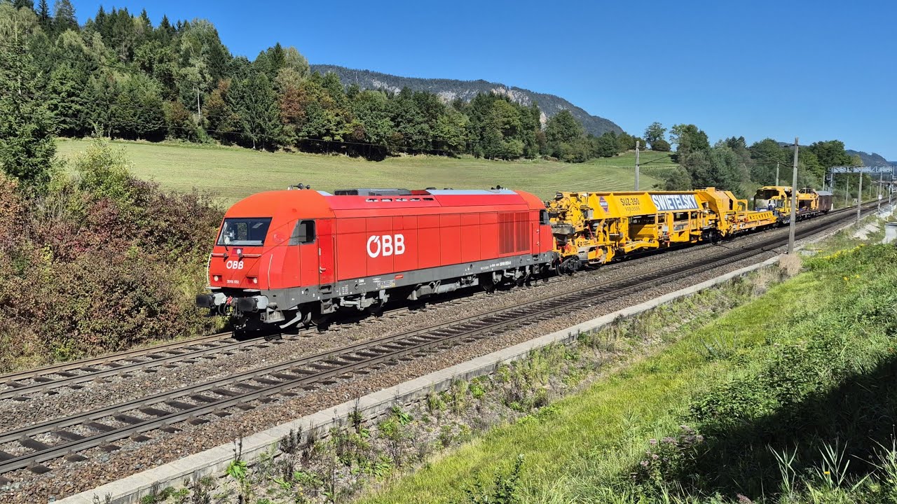 Un po' di treni del giovedì in transito a Neuhaus - Ein paar Züge fahren donnerstags durch Neuhaus.