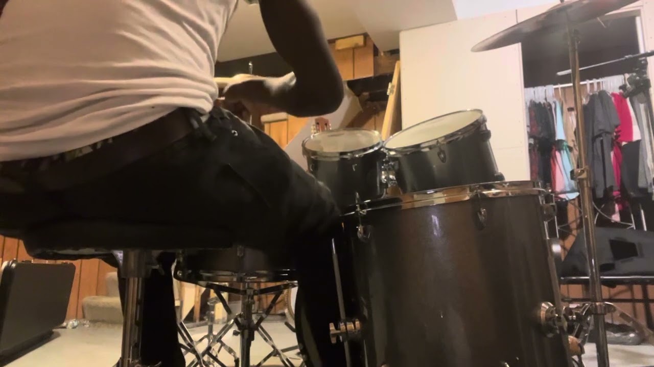 Slight cover of El Doble F by Los Ases De California by your favorite drummer 😊🎀