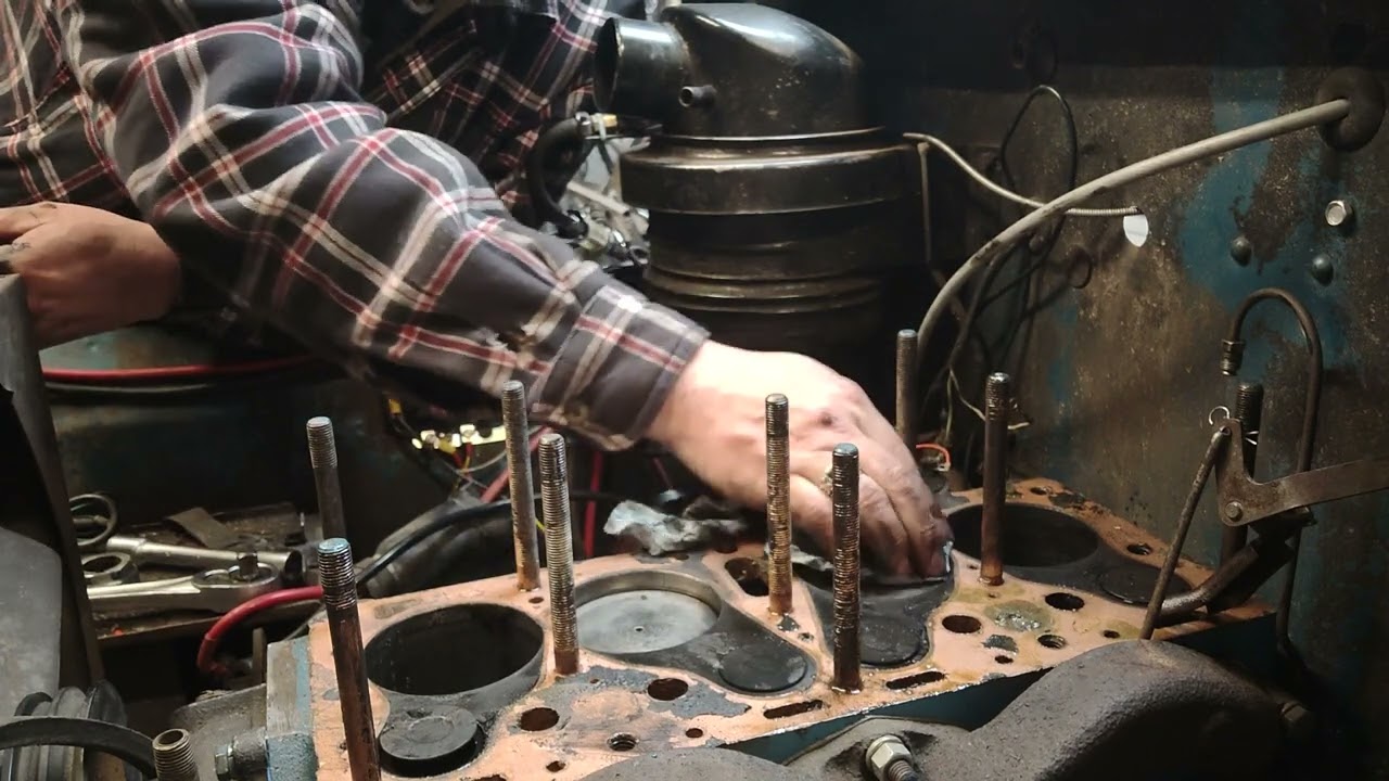 Head removed from F134 Hurricane motor