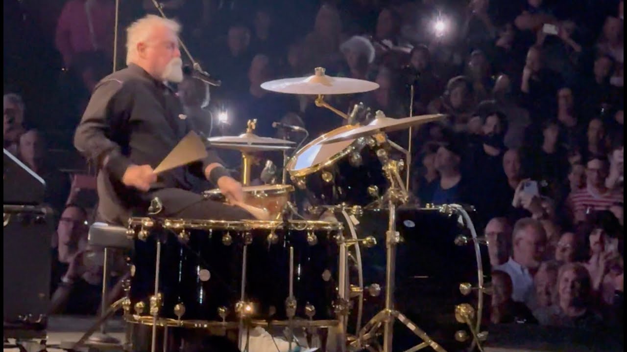 Roger Taylor : QUEEN Drummer Solo @ 74 Rocks United Center Chicago