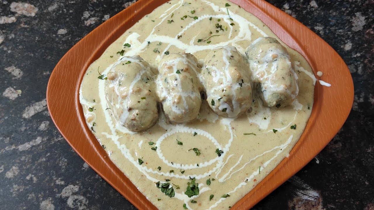 malai kofta with white gravy