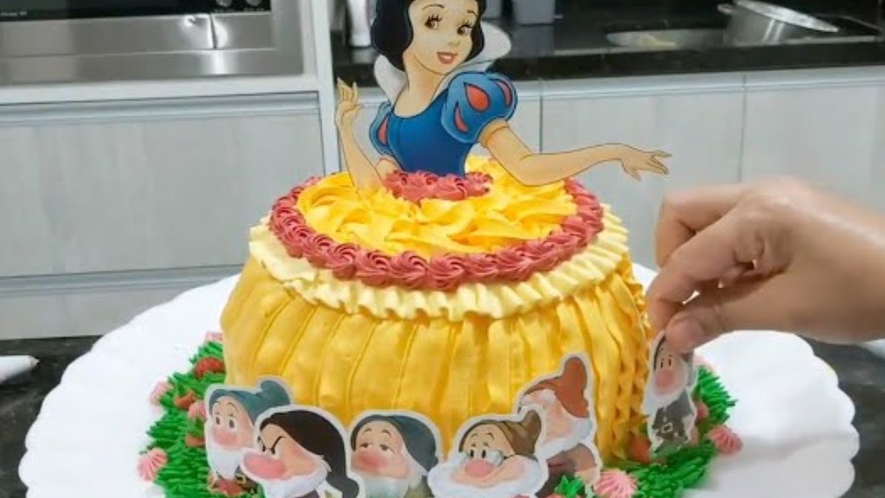 BOLO BRANCA DE NEVE /SAIA DE PRINCESA