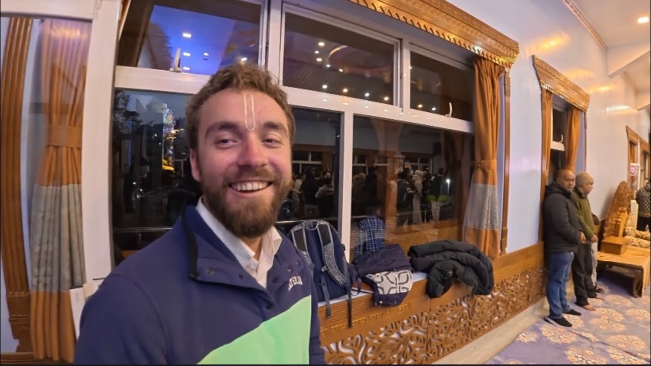 आरतीमा American, Indian and Nepali 🙏Isckon in Budhanilkantha Kathmandu 