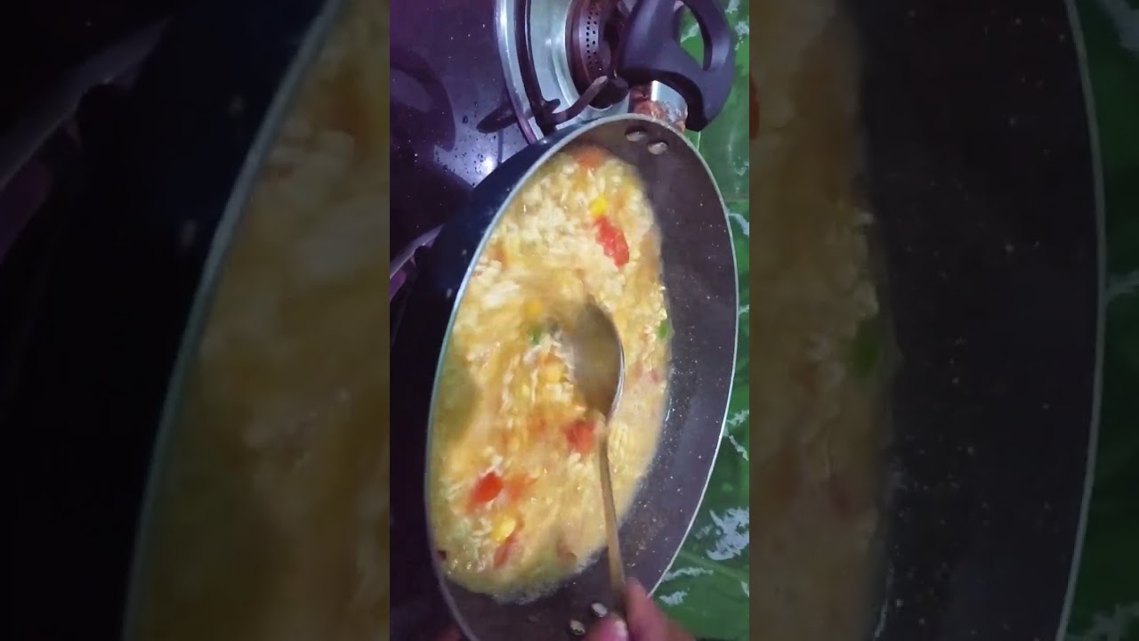 Chij wali Maggi do logon ke liye ismein dalenge Ham ek tamatar ek pyaj ek hari mirch