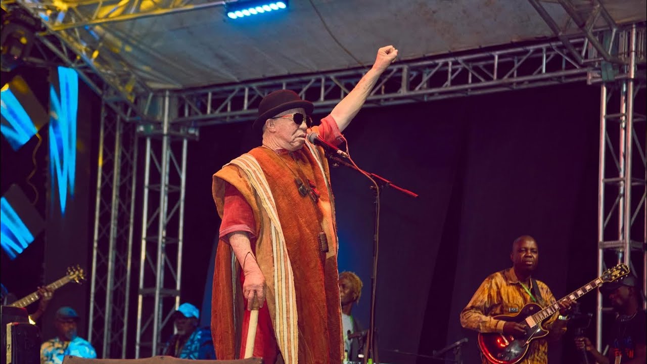 Salif Keita en live au Festival sur le Niger 2025 – Une performance légendaire à Ségou