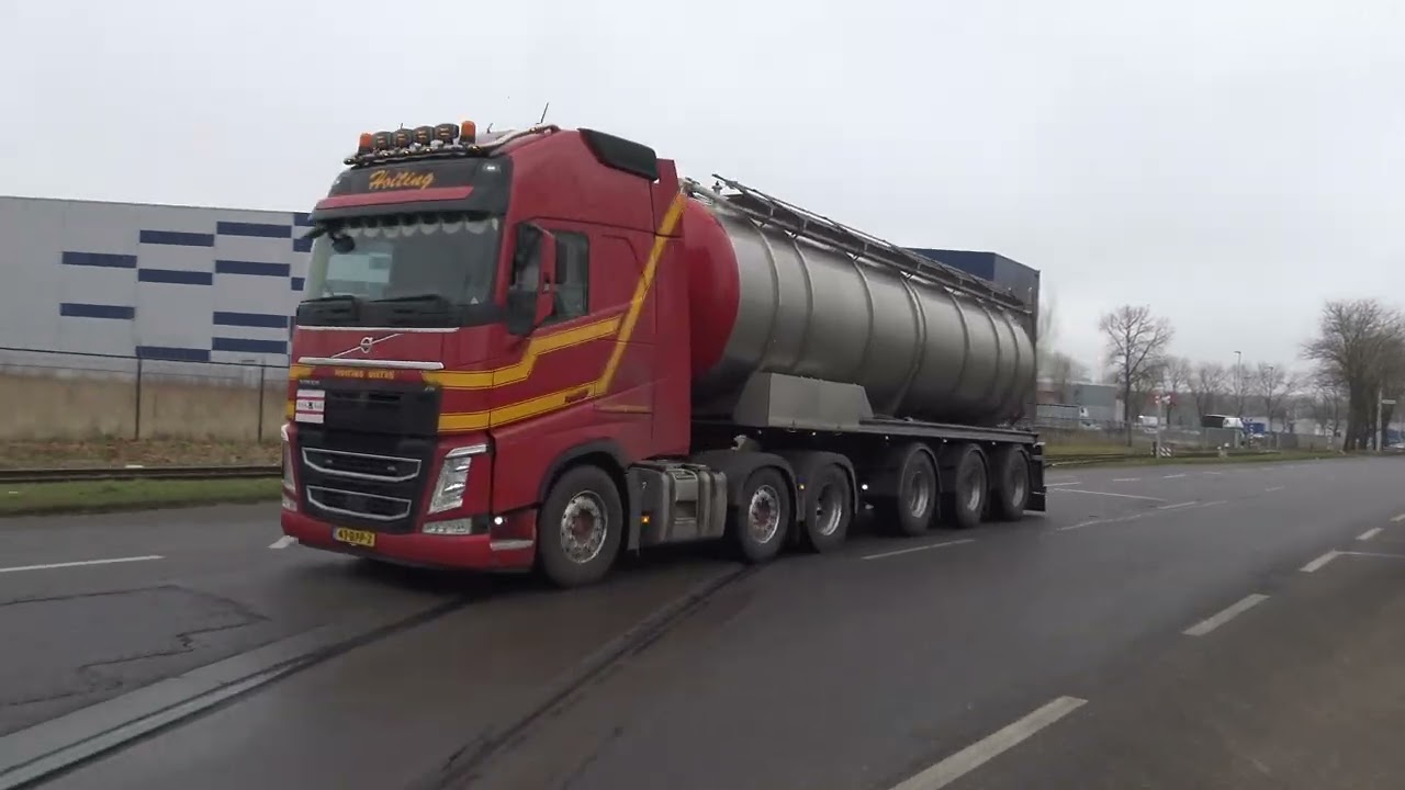 Volvo on the road 176