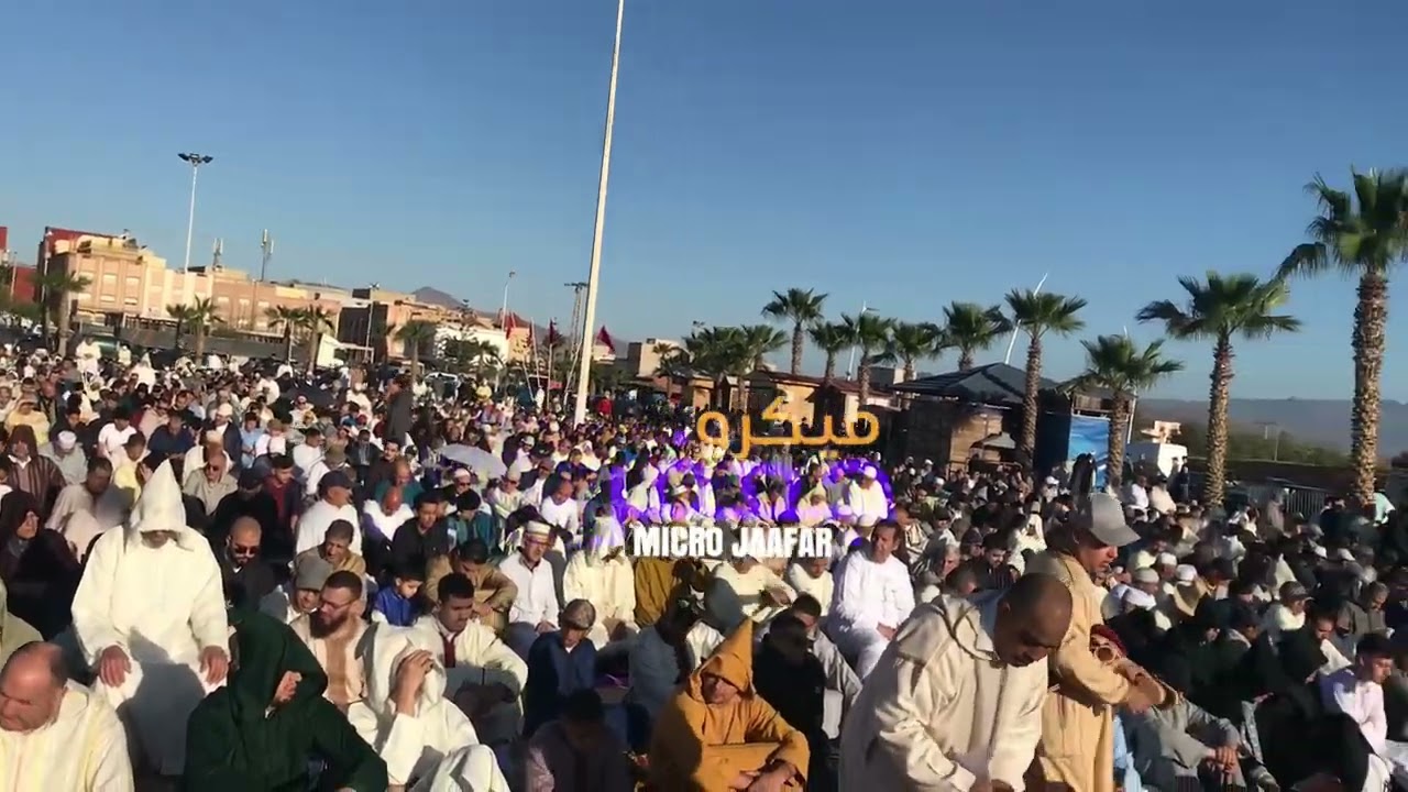 الله أكبر كبيرا، وسبحان الله بكرة و أصيلا.. المصلون يقبلون في خشوع على لأداء صلاة العيد بأشهر مساجد