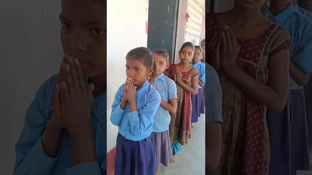 शिक्षकगण के प्रयास से बच्चों की संख्या में बढ़ोतरी हो रहा है। बच्चों के साथ प्रार्थना करते हुए।