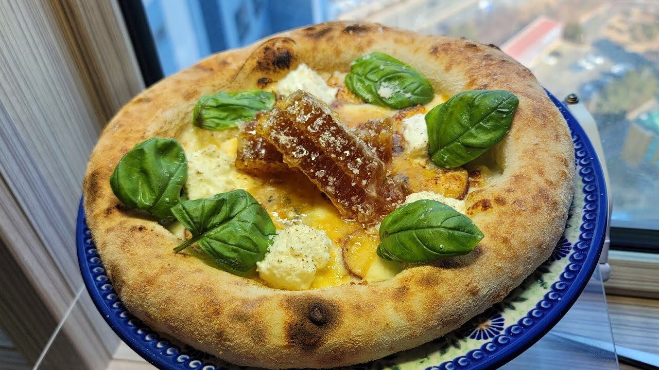 #89번째) - 벌집꿀 세떼포르마지피자 - (Honeycomb, honey, 7 kinds of cheese pizza) ハニカムハニー 7種チーズピザ