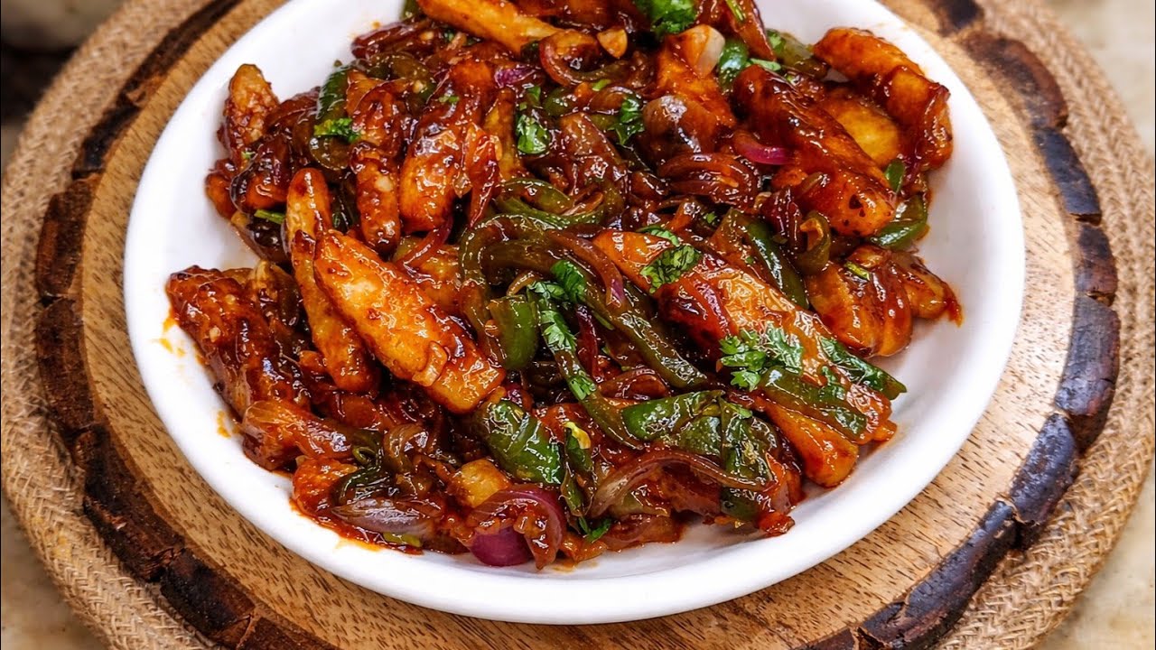 घर पर बनाए बाजार जैसे चिल्ली पोटैटो||Crispy Chilli Potato Street style||@Rasoimeinpriya 