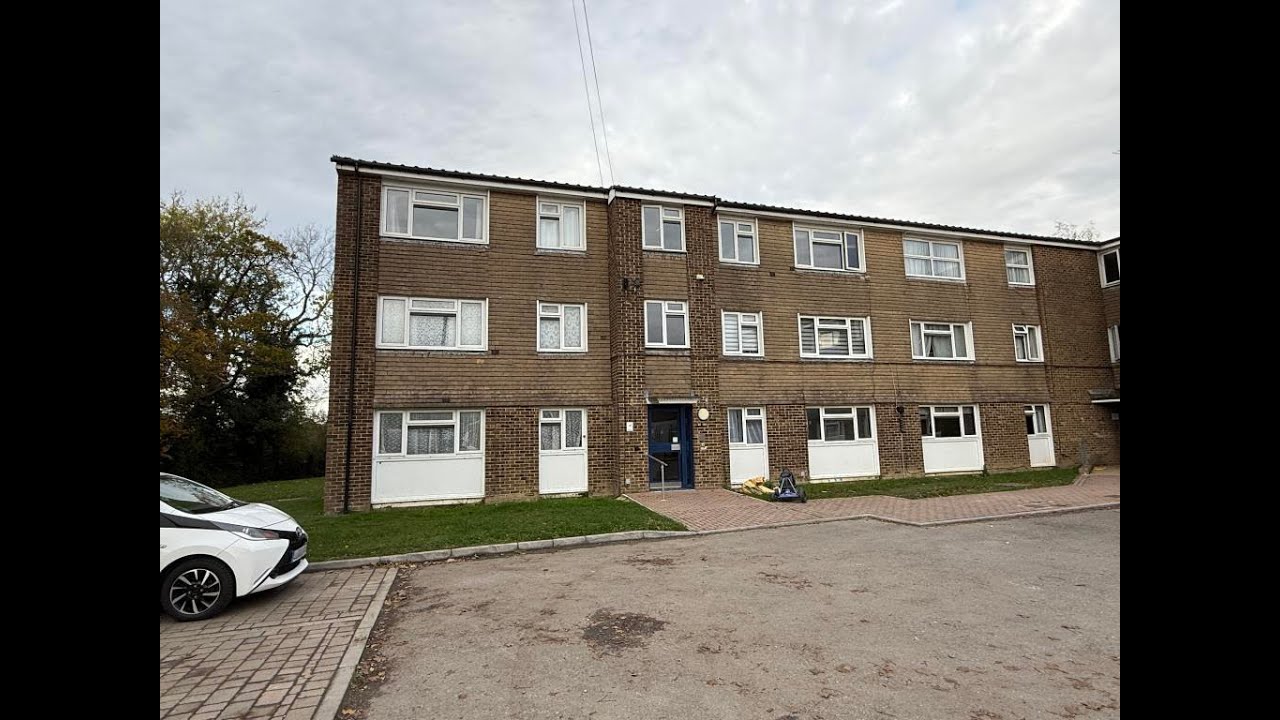 100 Ringden Avenue, Paddock Wood, Tonbridge, Kent, TN12 6EG &ndash; December 2025 Auction