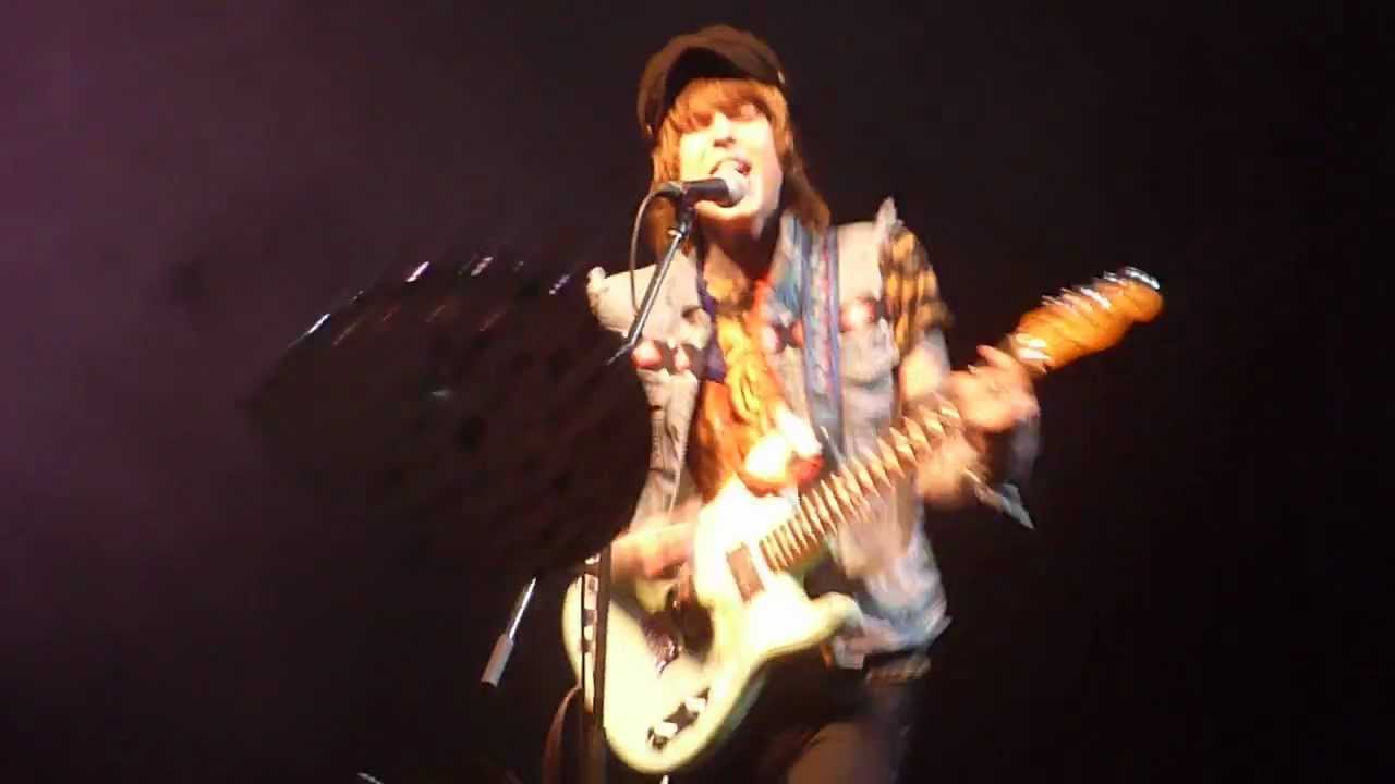 Magic - Never Shout Never (11.11.2012 - Santiago, Chile)
