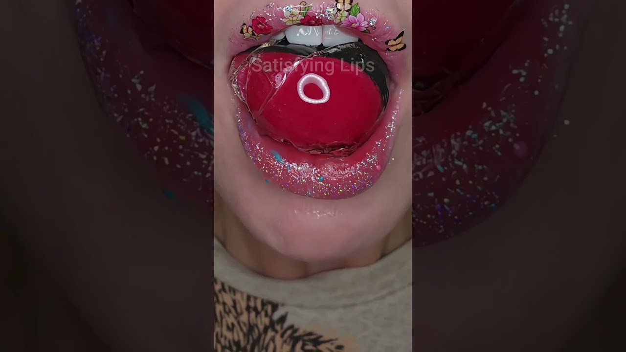 ASMR Satisfying Eating Tanghulu Gummy Ball #asmr #asmrcrunch #satisfyinglips