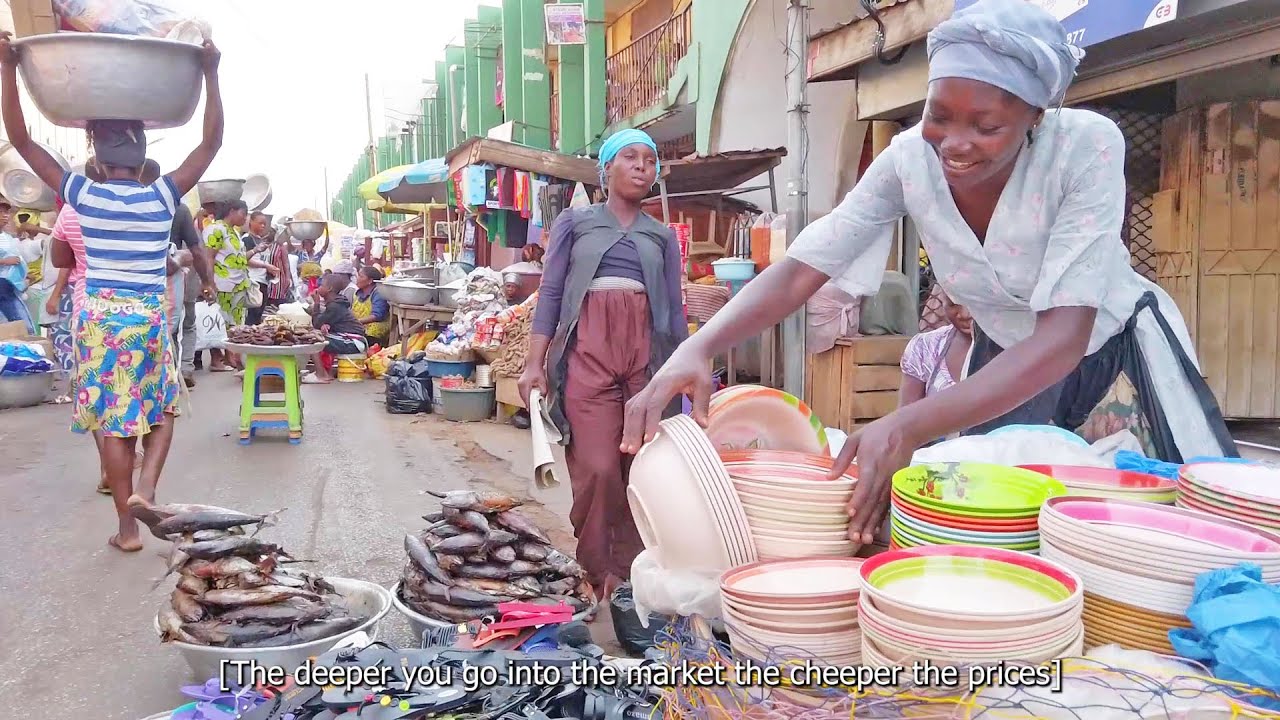 THE MARKET WOMEN OF AFRICA, GHANA ACCRA ||AFRICAN WALK VIDEOS