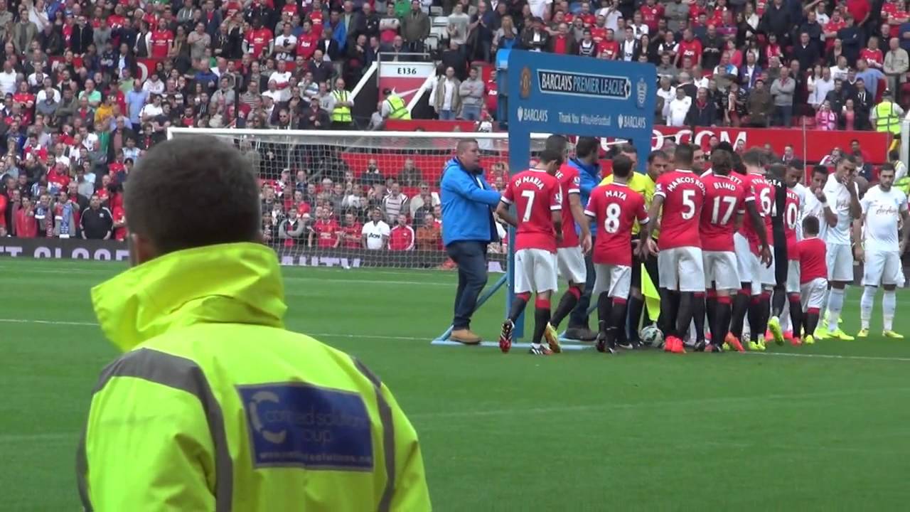 Players entrance and award for Rio Ferdinand Manchester United 4 - QPR 0 14.09.14