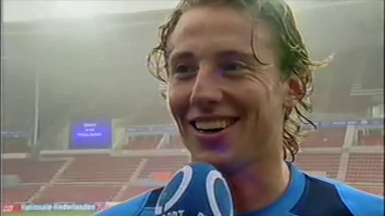 Voetbal Insite met Johan Derksen, Henk Spaan en Co Adriaanse. Presentatie: Wilfred Genee.